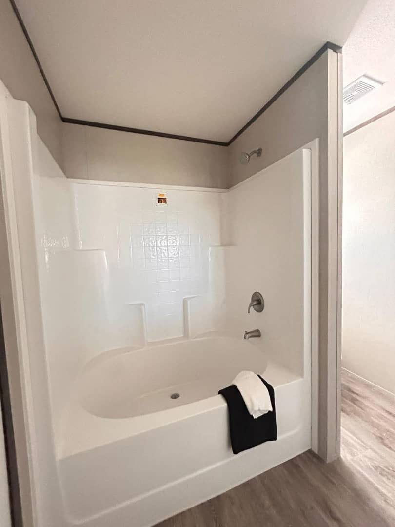 BRIDGE MOBILE HOME 3 Bedrooms | 2 Bathrooms