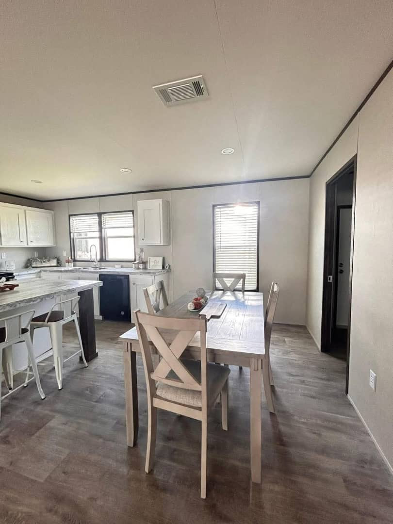 BRIDGE MOBILE HOME 3 Bedrooms | 2 Bathrooms