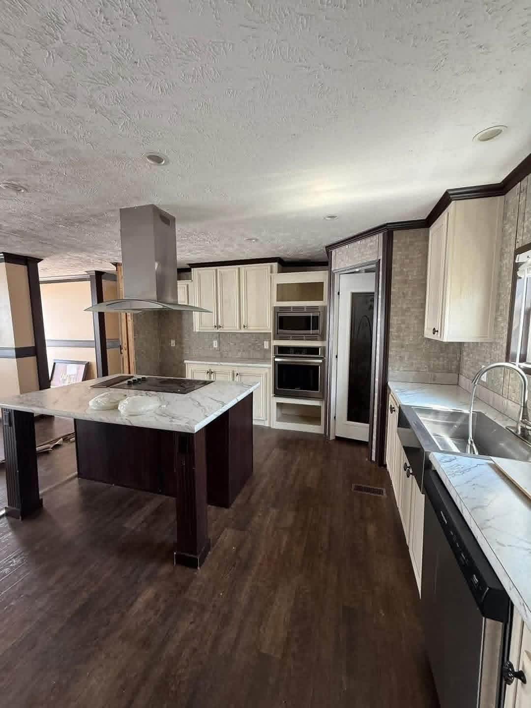 The Mobile Home Rocker 4 Bedrooms • 2 Bathrooms