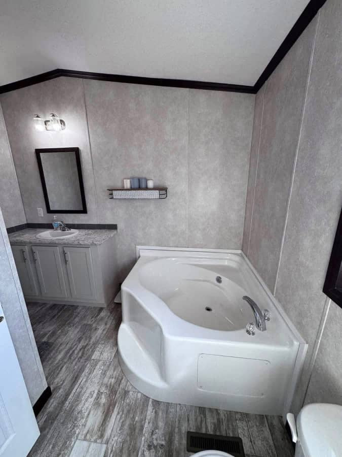 HOPE MOBILE HOME 16’ x 76’ single-wide