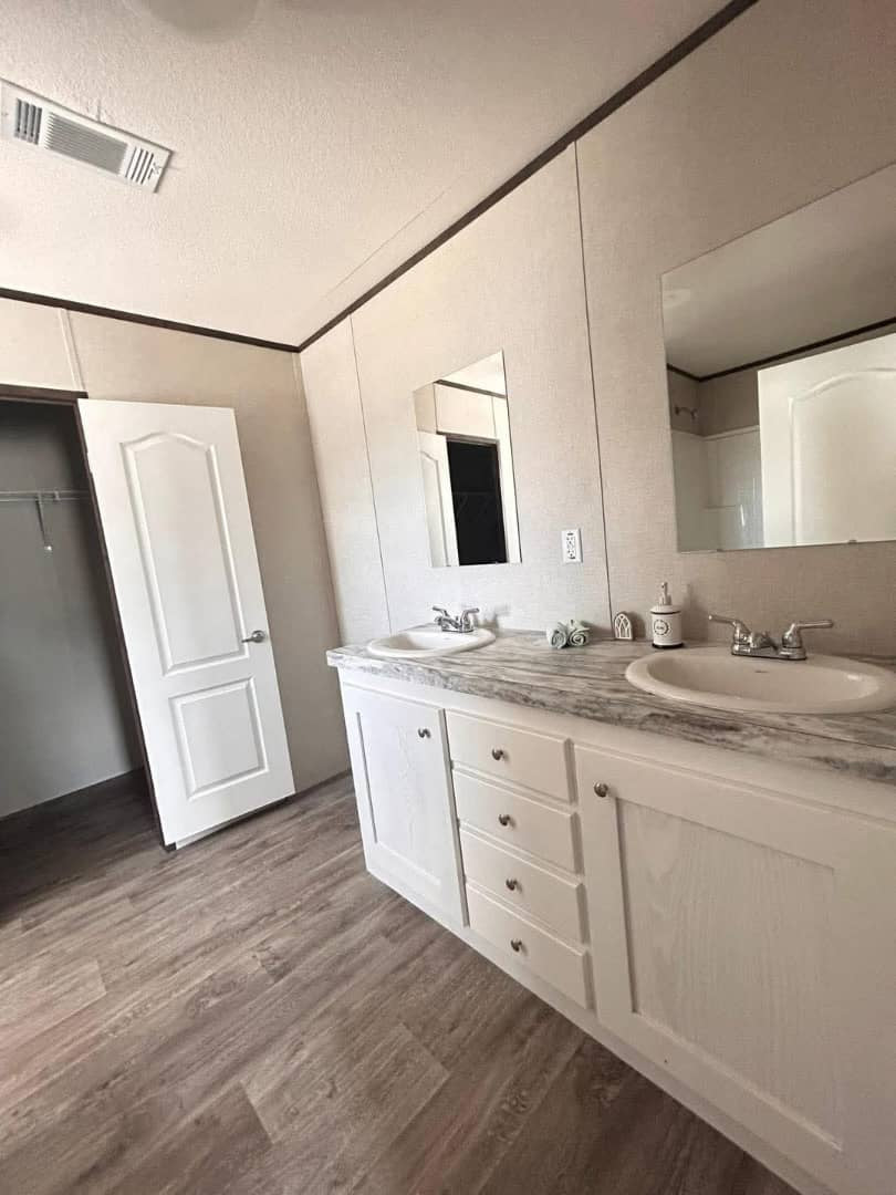 BRIDGE MOBILE HOME 3 Bedrooms | 2 Bathrooms