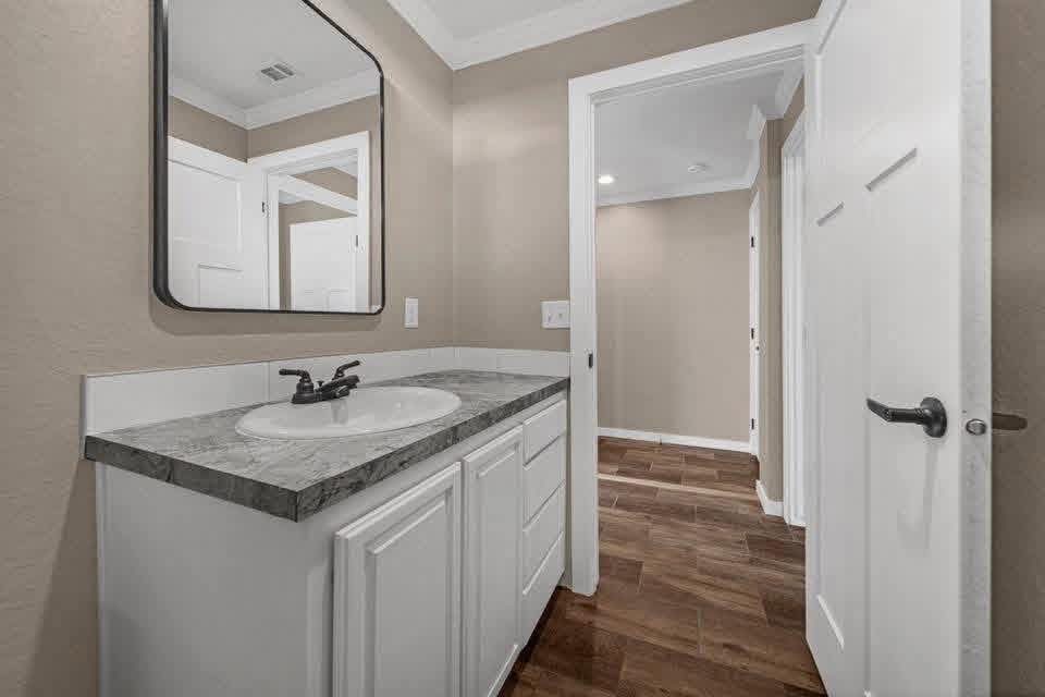 The Mobile Home Makary  3 Bedrooms, 2 Bathrooms