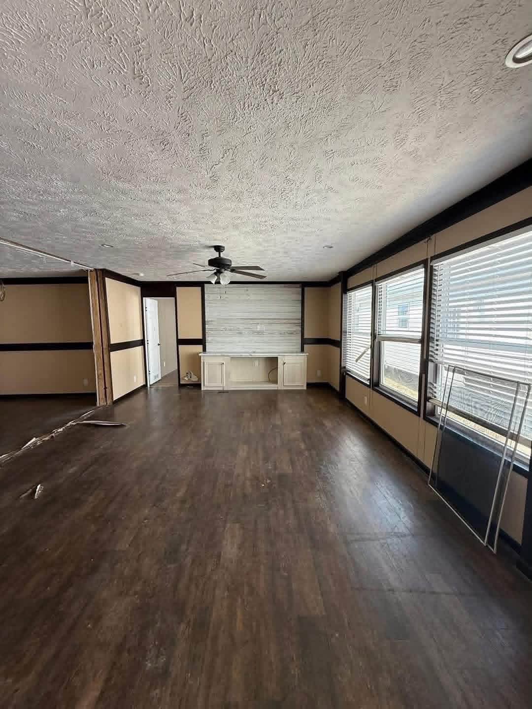 The Mobile Home Rocker 4 Bedrooms • 2 Bathrooms