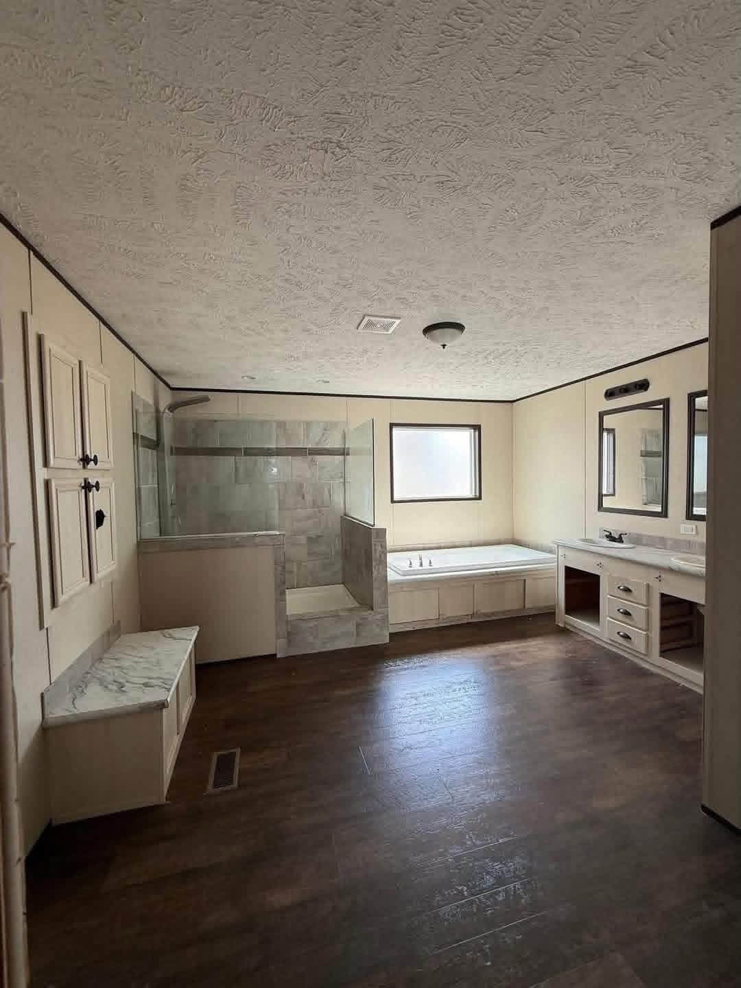 The Mobile Home Rocker 4 Bedrooms • 2 Bathrooms