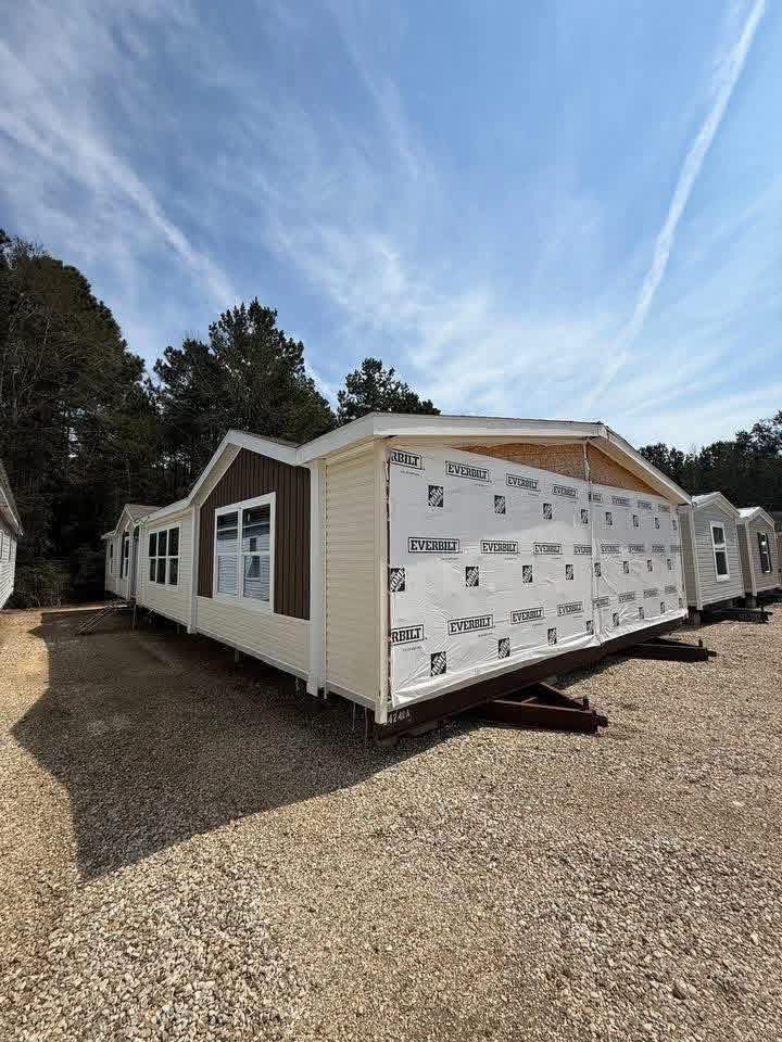 The Mobile Home Rocker 4 Bedrooms • 2 Bathrooms