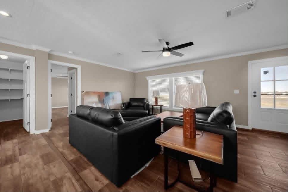 The Mobile Home Makary  3 Bedrooms, 2 Bathrooms