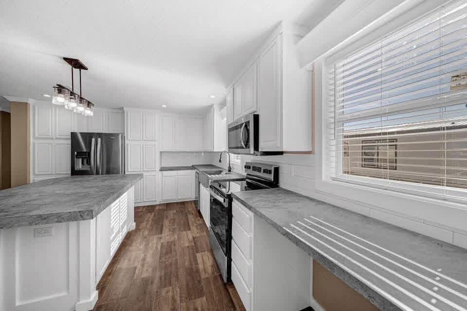 The Mobile Home Makary  3 Bedrooms, 2 Bathrooms
