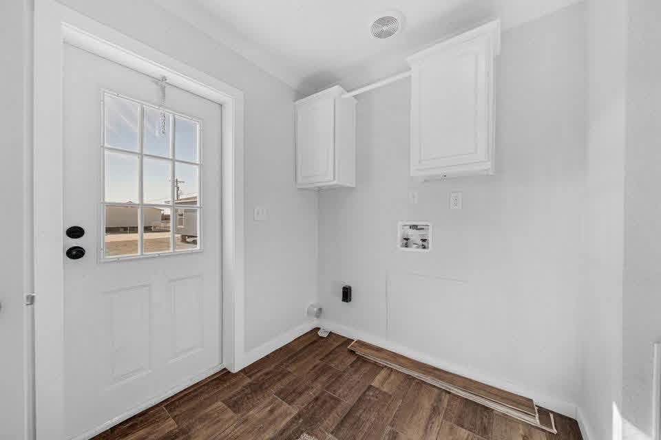 The Mobile Home Makary  3 Bedrooms, 2 Bathrooms