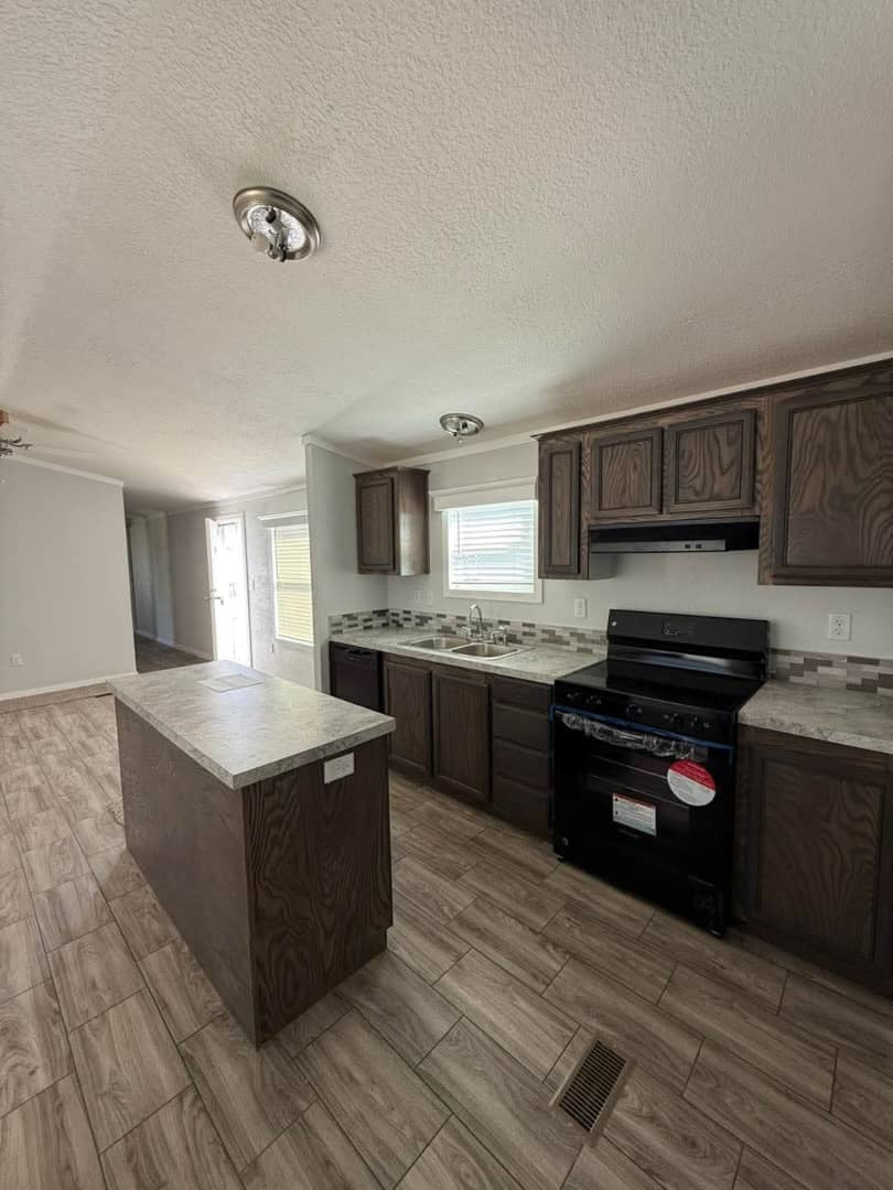 CHAMPIONS MOBILE HOME 3 Bedrooms 🛁 2 Full Baths