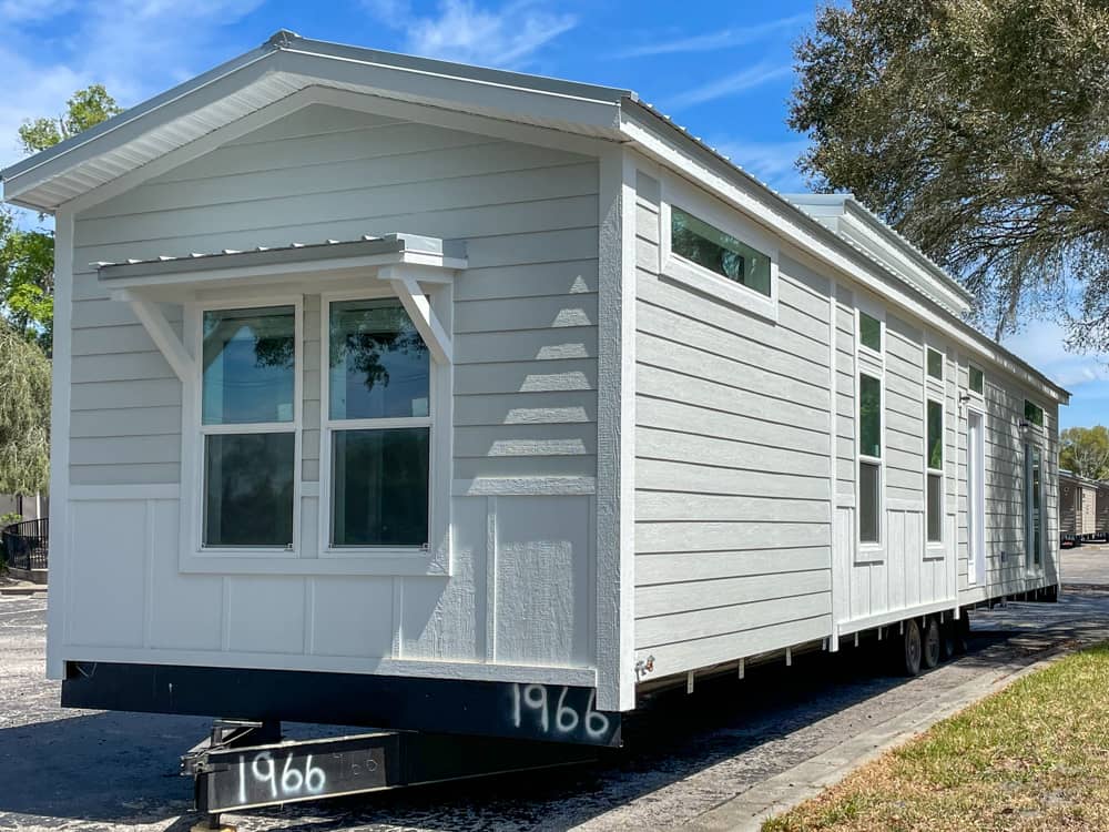 COWBOY MOBILE HOME 2 Beds · 2 Baths · 682 SqFt 13 X 52