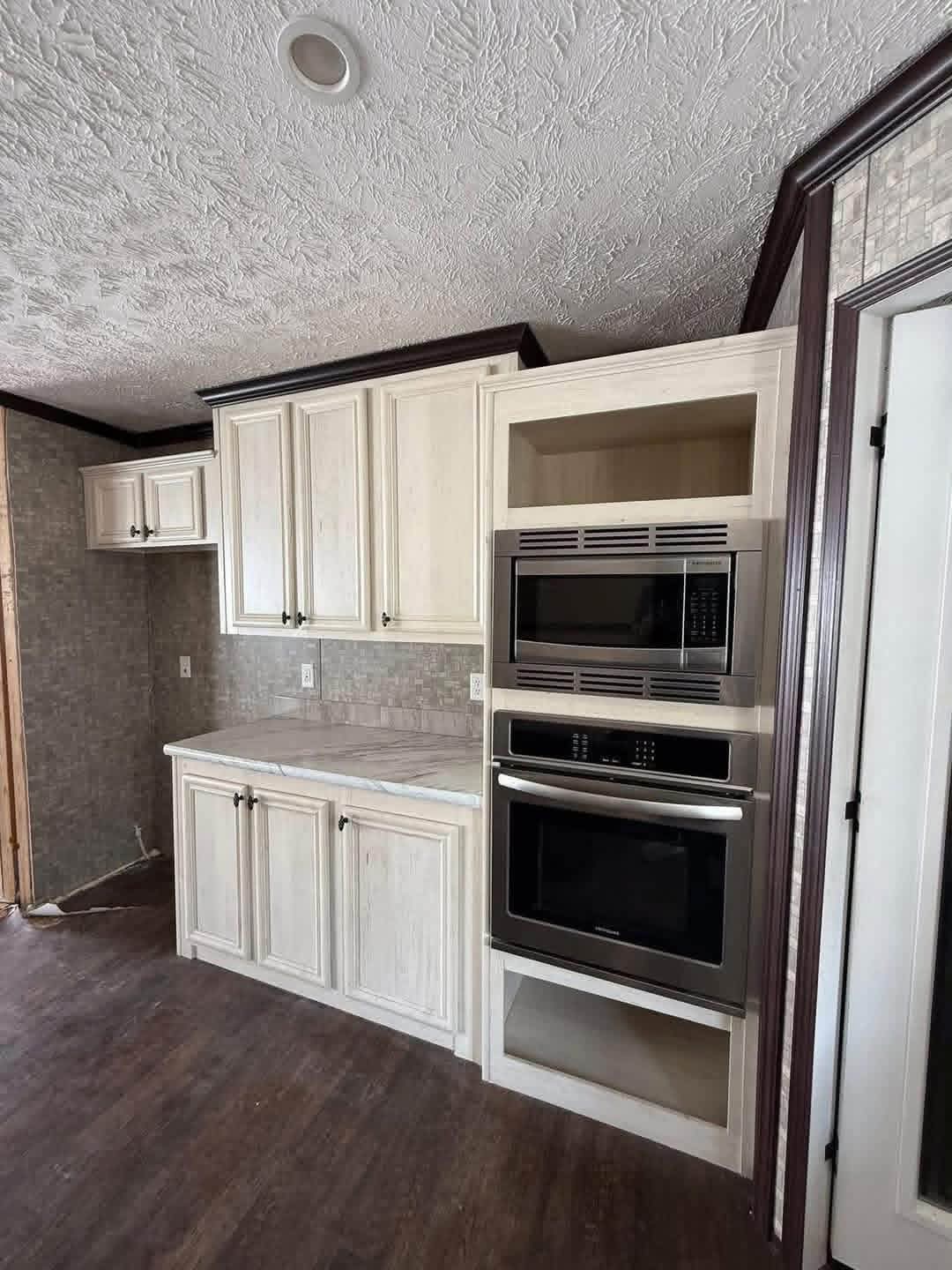 The Mobile Home Rocker 4 Bedrooms • 2 Bathrooms