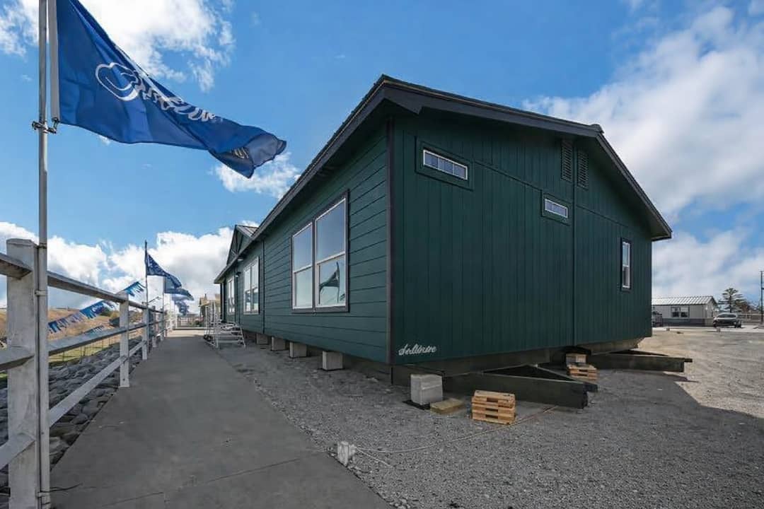 The Mobile Home Makary  3 Bedrooms, 2 Bathrooms