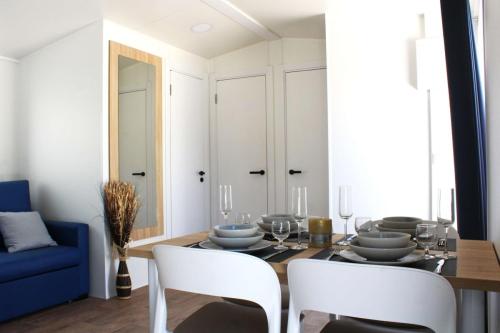 SANTORINI MOBILE HOME,  3 rooms, French style bathroom