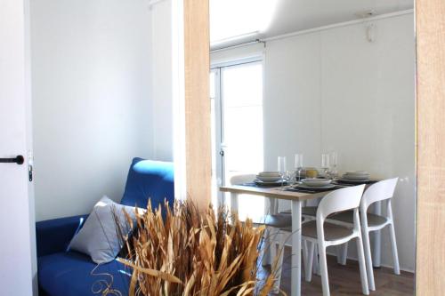 SANTORINI MOBILE HOME,  3 rooms, French style bathroom