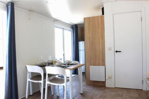 SANTORINI MOBILE HOME,  3 rooms, French style bathroom